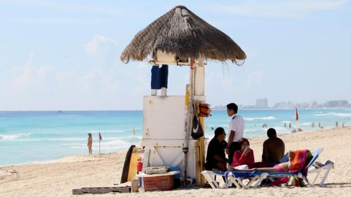 Hasta 40 guardavidas cuidarán las 11 playas públicas de Cancún en temporada vacacional