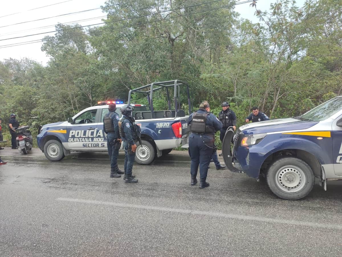 Familiares hallan dos cuerpos sin vida a un lado de la avenida Huayacán de Cancún