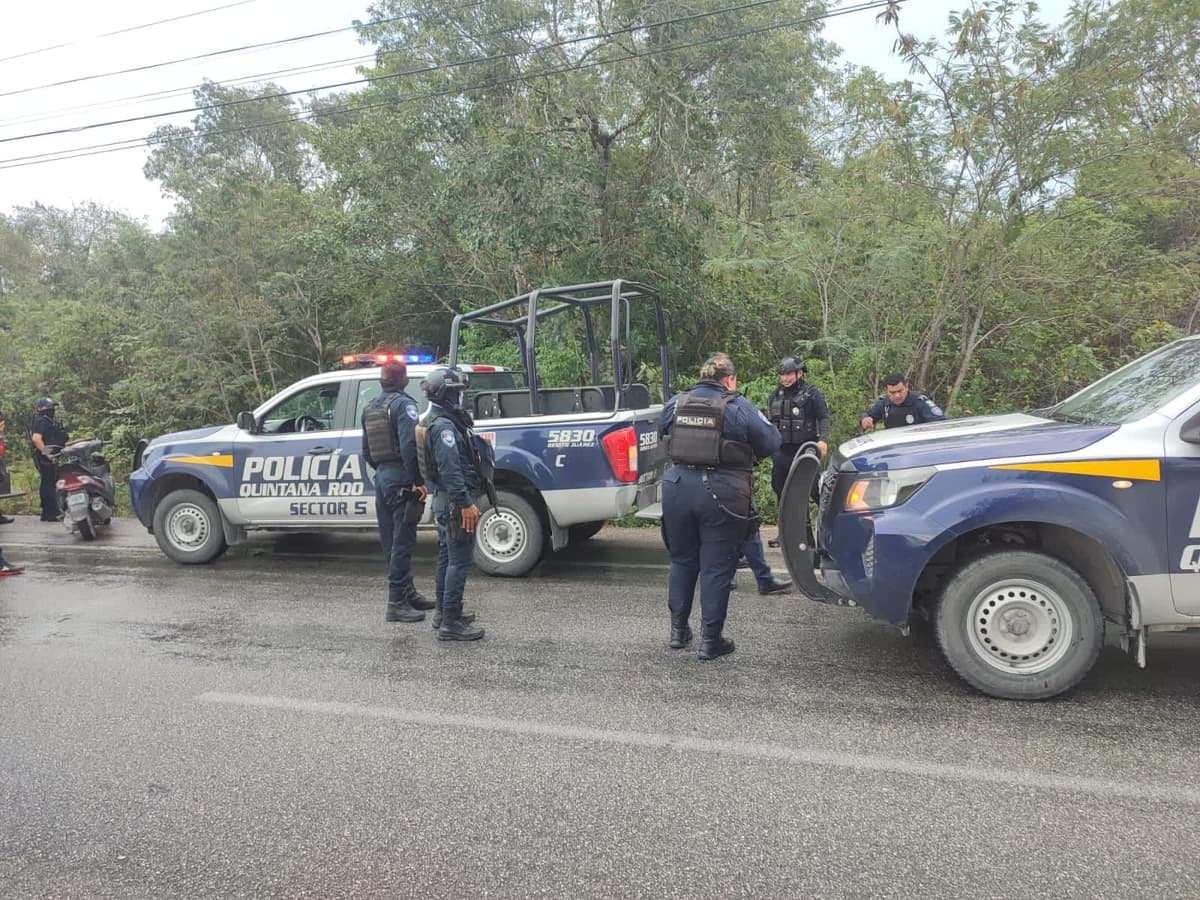 Familiares hallan dos cuerpos sin vida a un lado de la avenida Huayacán de Cancún