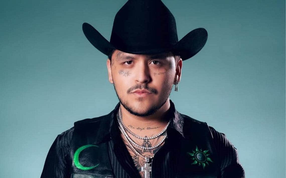 Christian Nodal y su familia acudieron a la FGR por acusación de fraude