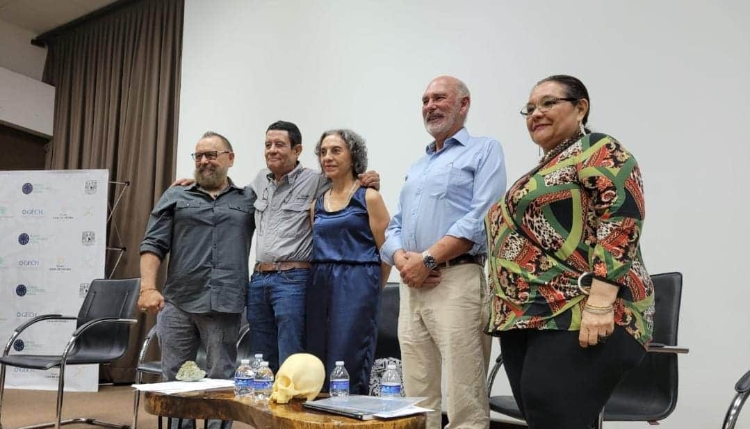 Presenta Guillermo de Anda libro sobre el Gran Acuífero Maya en Cancún