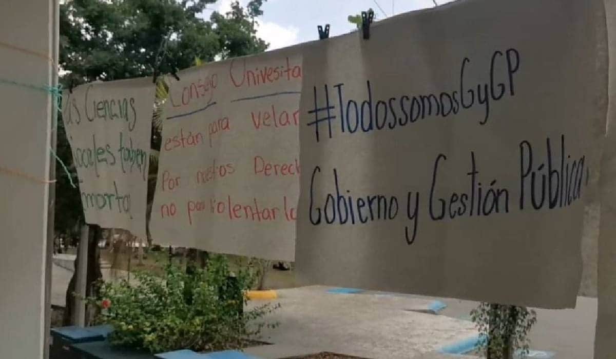 Estudiantes de la UQROO en Playa del Carmen se suman a protestas por cierre de carreras