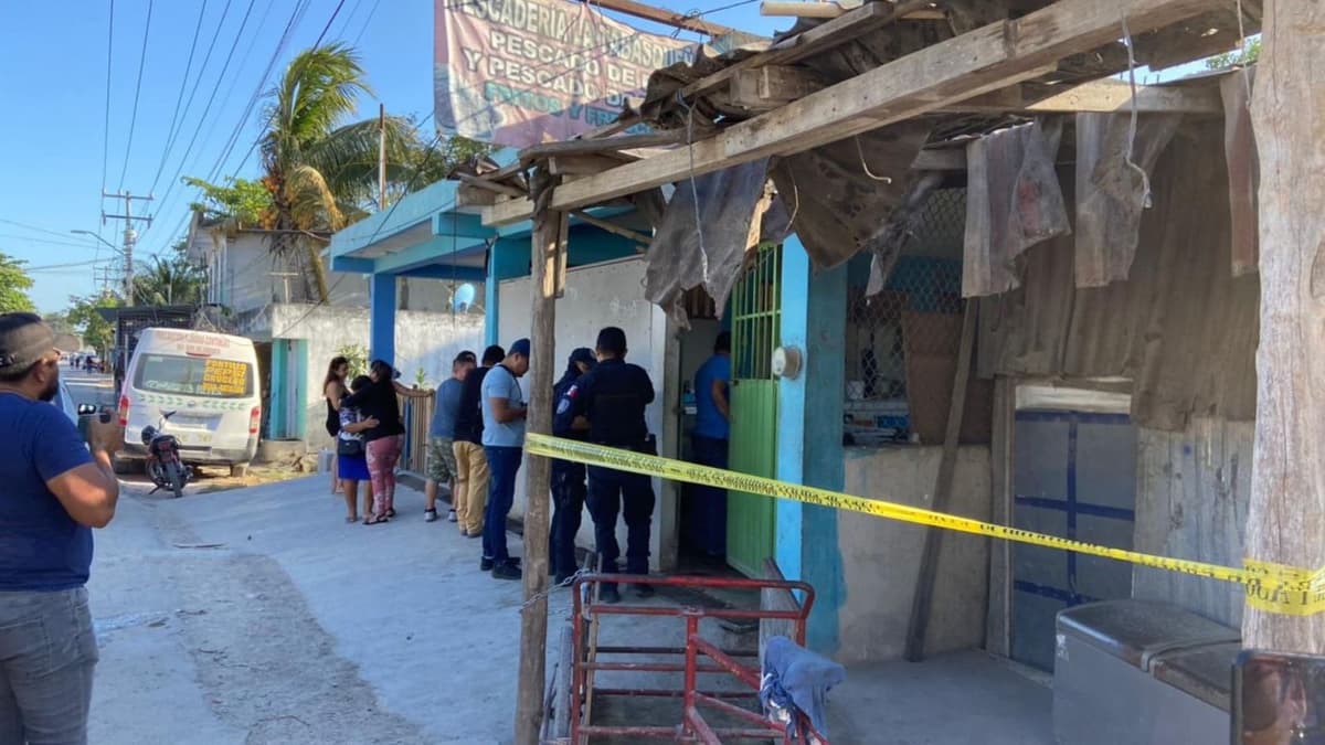 Ejecutan a empleado de pescadería de Cancún por presunto cobro de derecho de piso