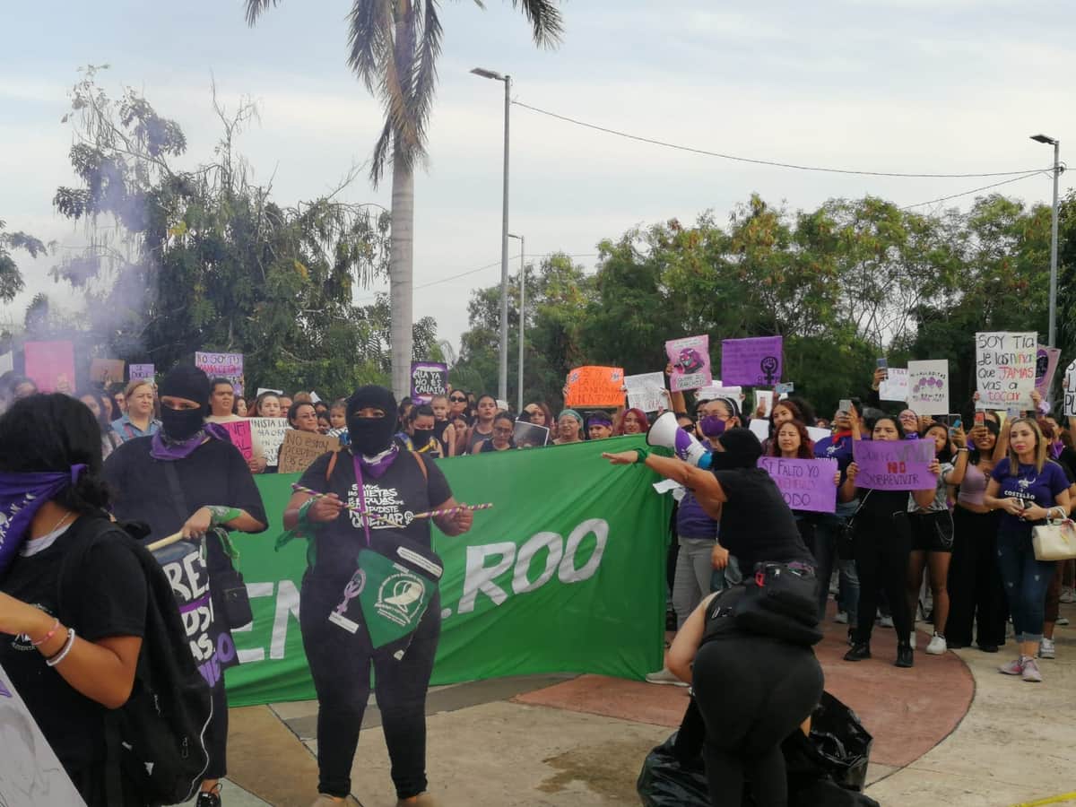 Video: Miles de mujeres marchan en Cancún en conmemoración del 8M
