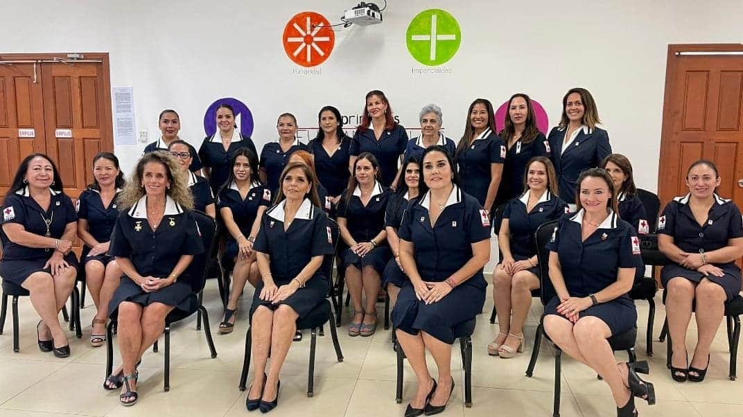 Toma protesta Verónica Lezama a damas voluntarias de Cruz Roja Playa del Carmen