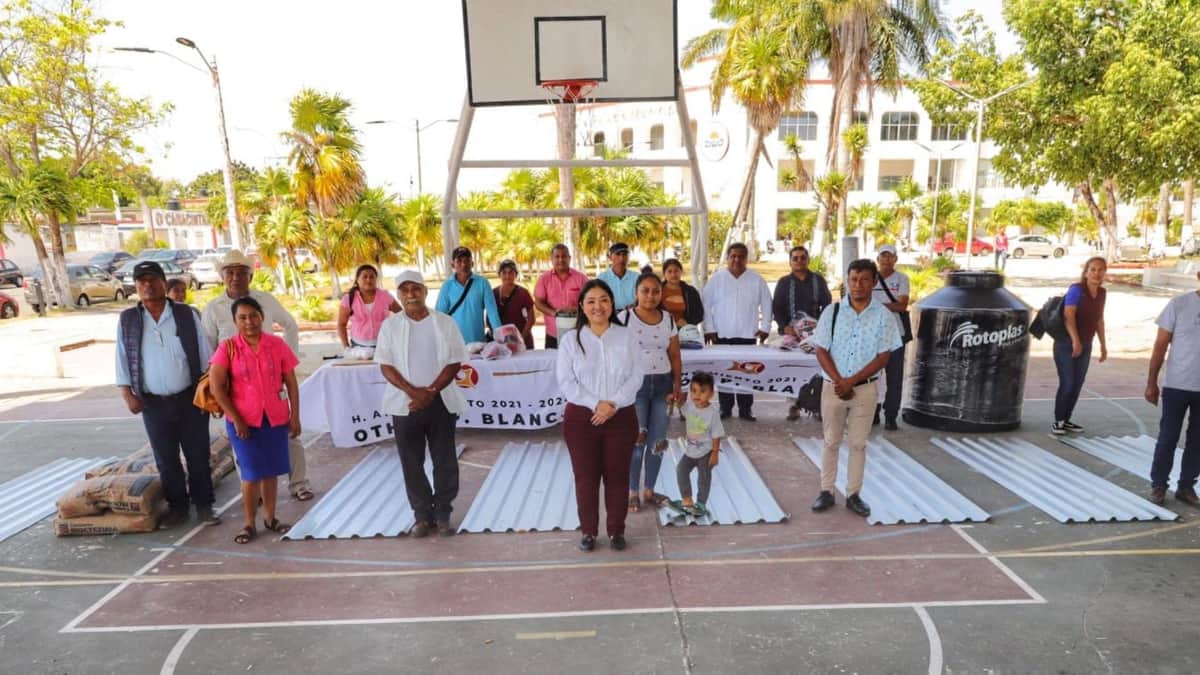 Yensunni Martínez entrega apoyos a ciudadanos de diversas comunidades de OPB