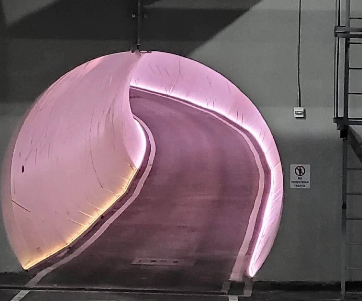 Tesla podría construir túnel para conectar aeropuerto de Cancún con el Tren Maya