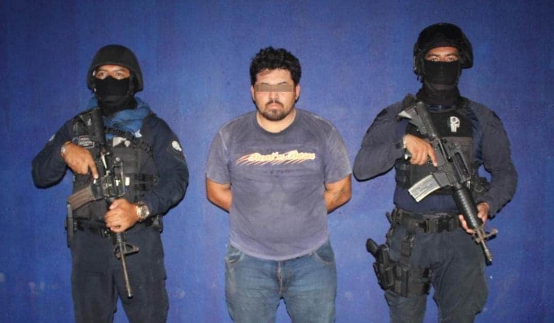 Detienen a sujeto que tenía retenidos en Cancún a 22 migrantes de Brasil e India