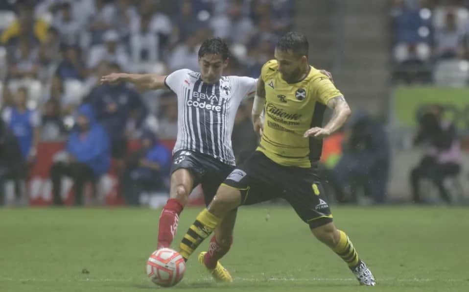 Video: Seguridad de Mazatlán golpea a aficionado de Monterrey