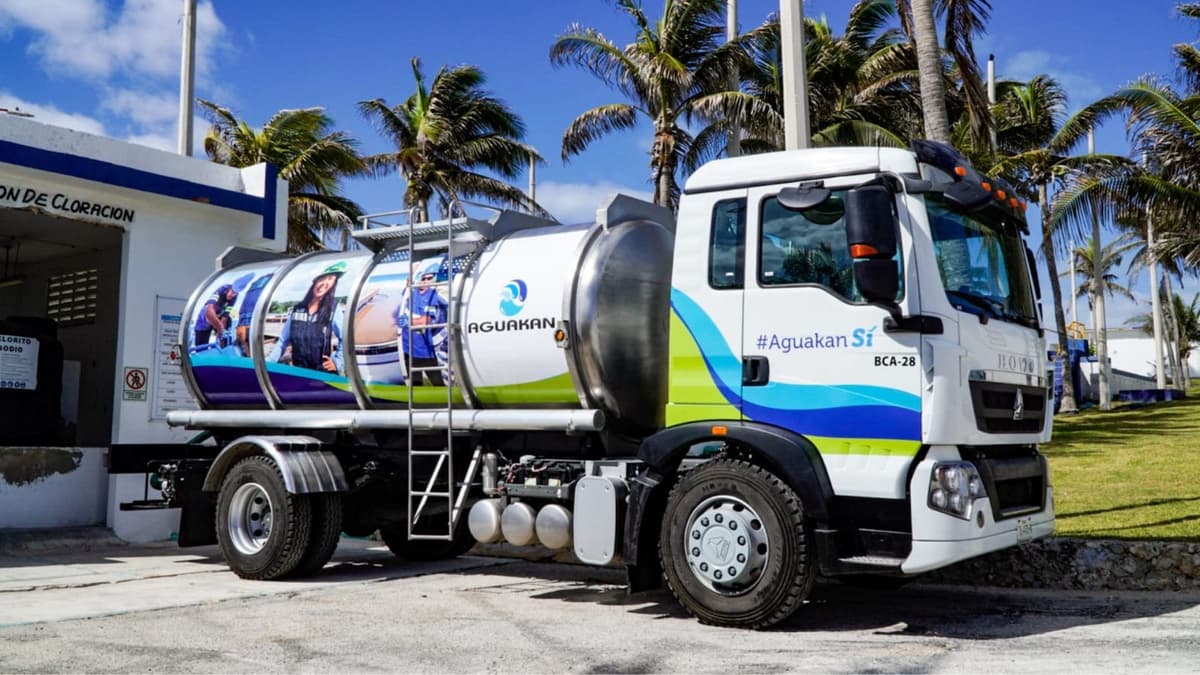Aguakan entrega pipa de agua residual a Isla Mujeres como parte de su compromiso social y en beneficio de la comunidad