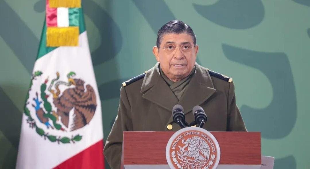 Titular de Sedena viaja por el mundo en jets del Ejército con todo y familia