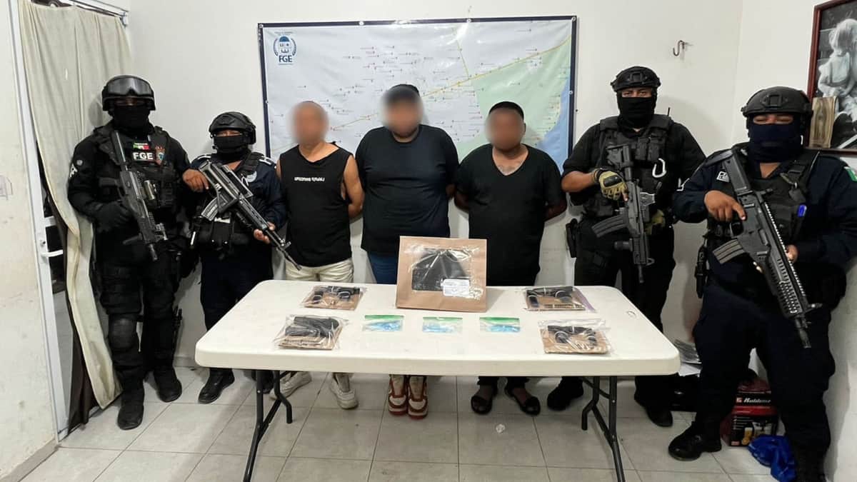 Policía de Tulum detiene a tres masculinos por drogas y posesión de arma de fuego