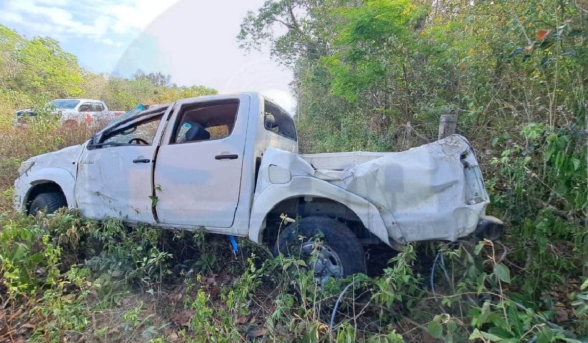 Vuelca vehículo que transportaba a trabajadores del Tren Maya en Felipe Carrillo Puerto; hay un muerto y tres heridos