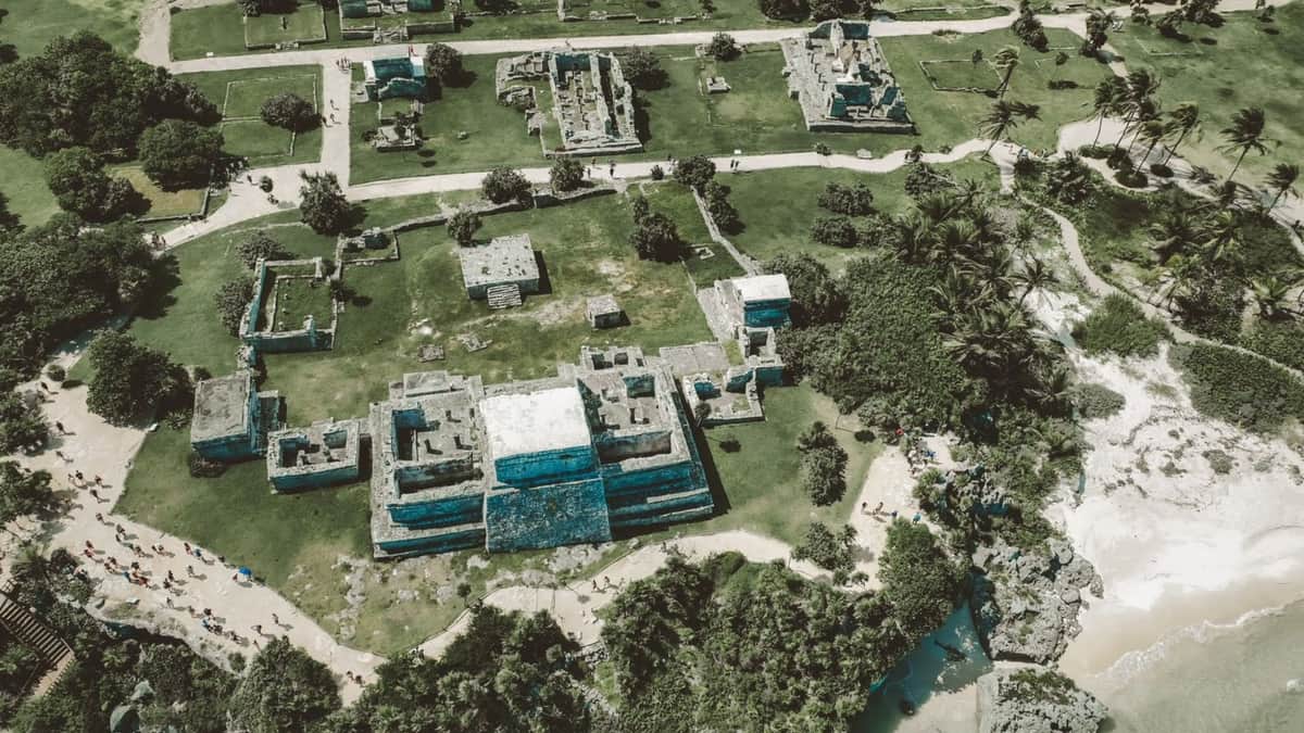 Diego Castañón fortalece cooperación con el INAH para mejorar la zona arqueológica de Tulum