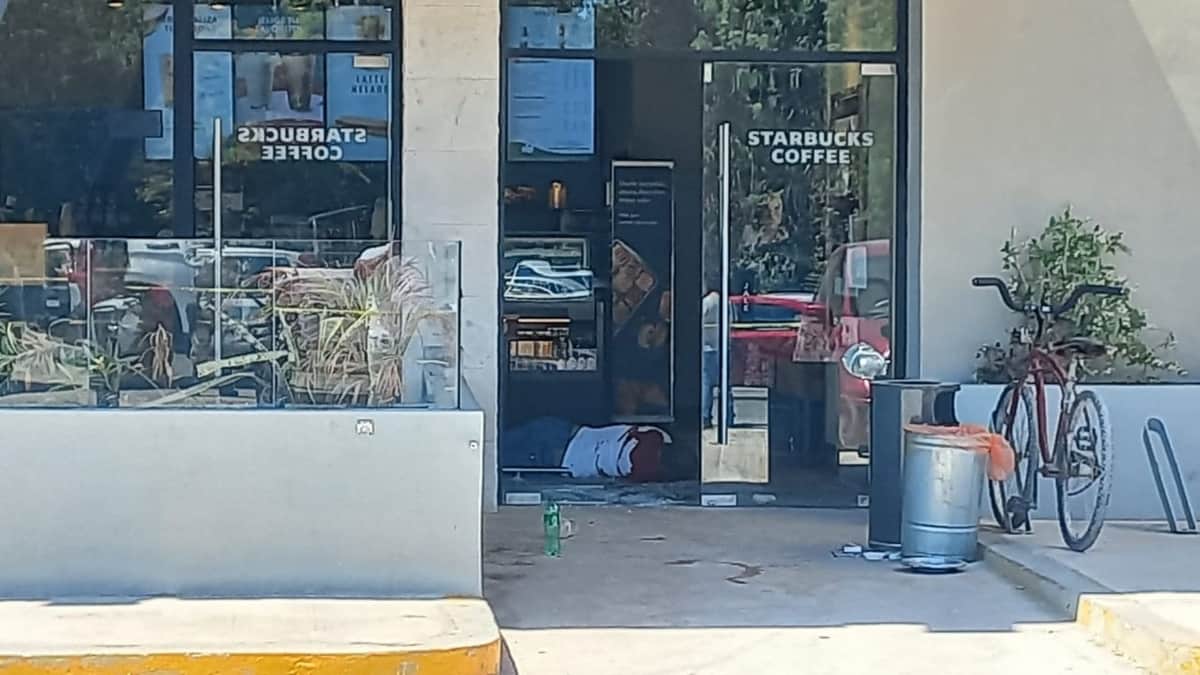 Deja un muerto y dos heridos presunto intento de asalto en un Starbucks de Tulum