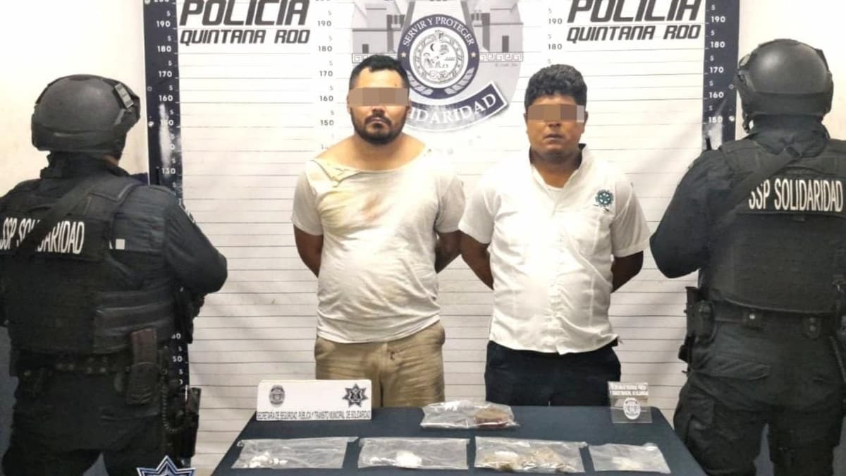 Capturan a dos hombres que se presume distribuían droga desde un taxi en Playa del Carmen