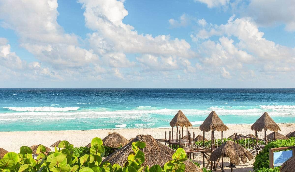 Espera Cancún hasta 85 mil bañistas durante los días santos