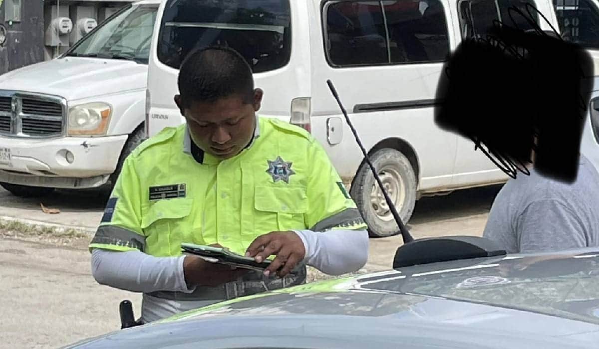 Turistas denuncian a policía corrupto en Tulum