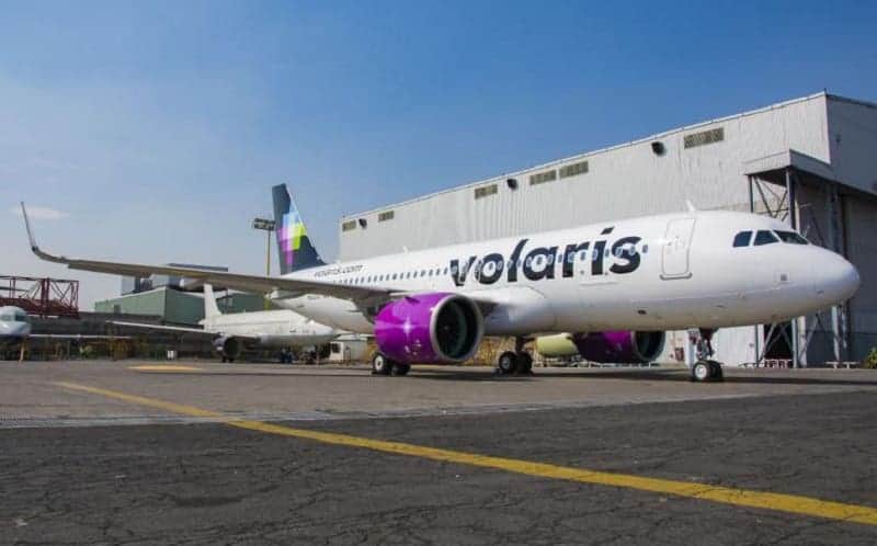 Emplazan a huelga a Volaris, sus pilotos y sobrecargos