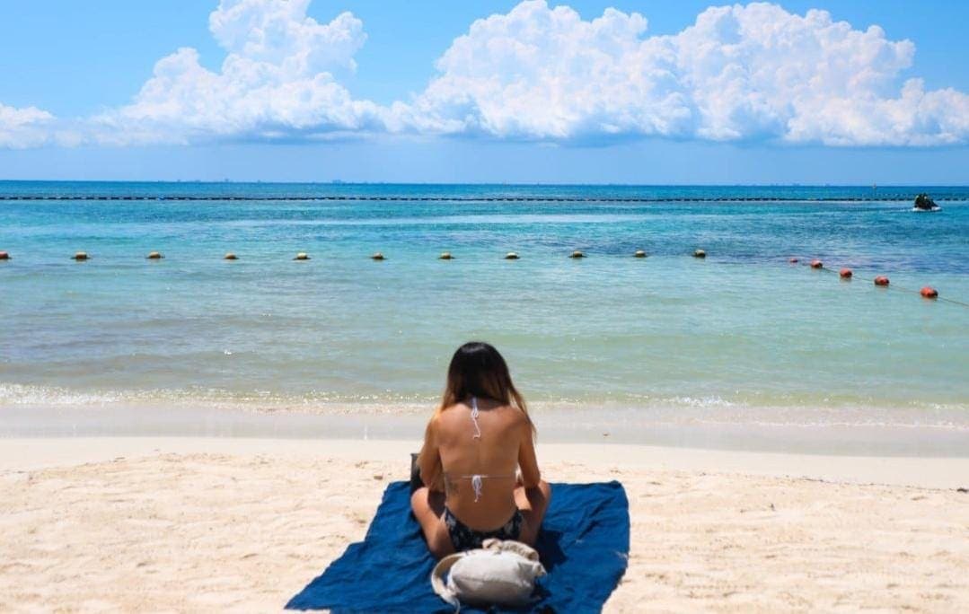 Costas de Playa del Carmen lucen limpias y libres de sargazo