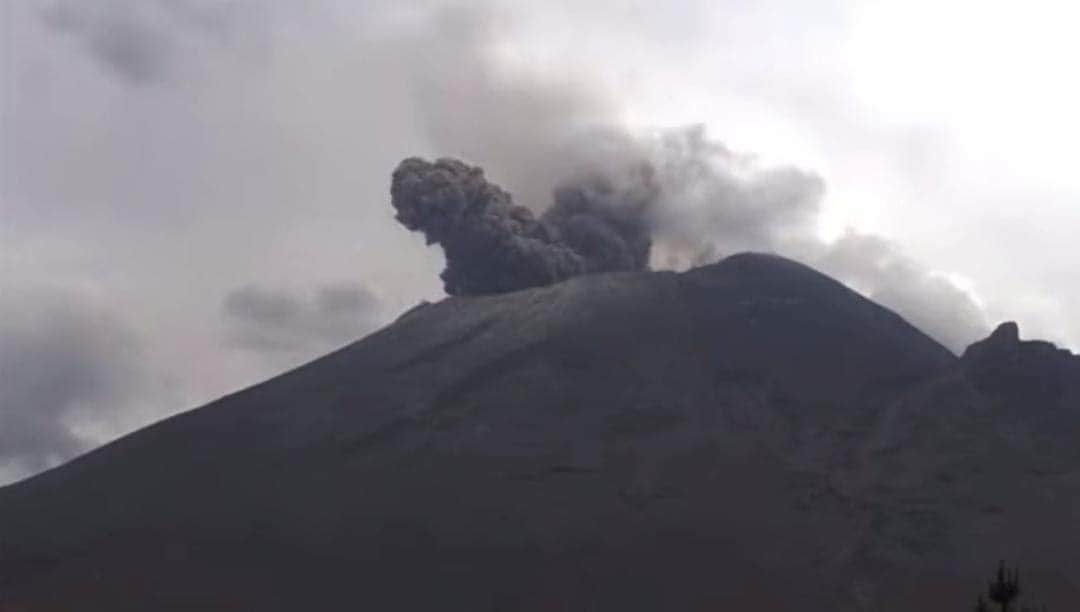 Suspenden clases presenciales en 40 municipios de Puebla por la ceniza volcánica