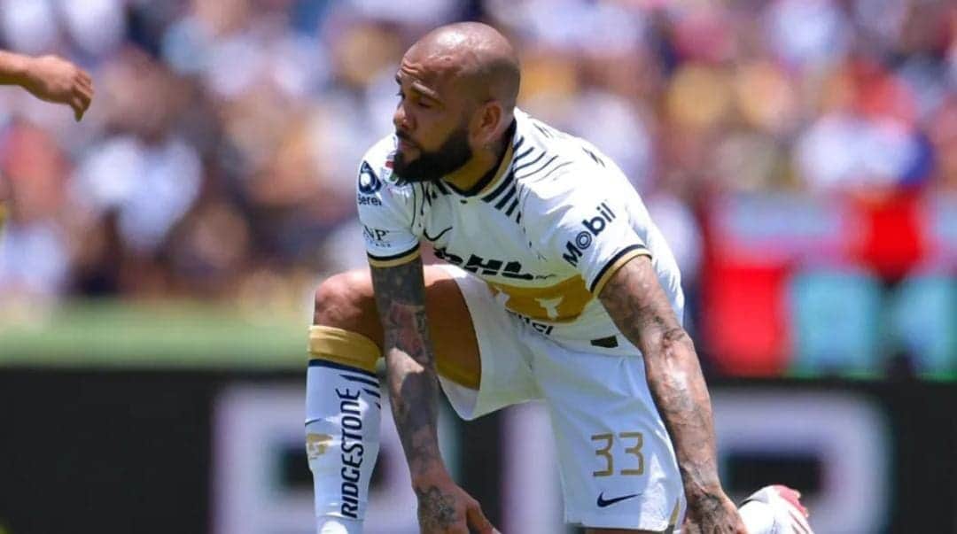 Reportan que Dani Alves recibe insultos y es acosado por otros presos en la cárcel