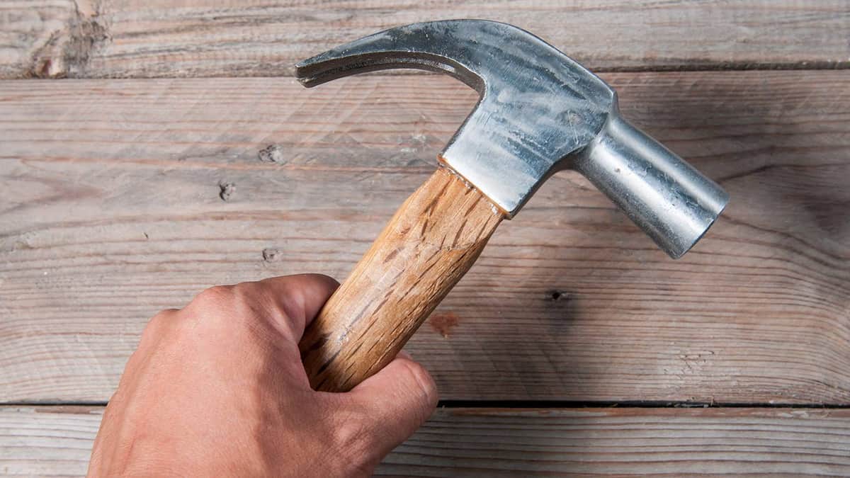 Estudiante agrede a ‘martillazos’ a un profesor por reprobarlo en Tabasco