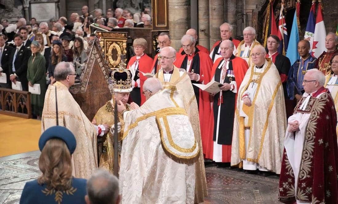 "¡Dios salve al rey!" Carlos III es coronado rey del Reino Unido