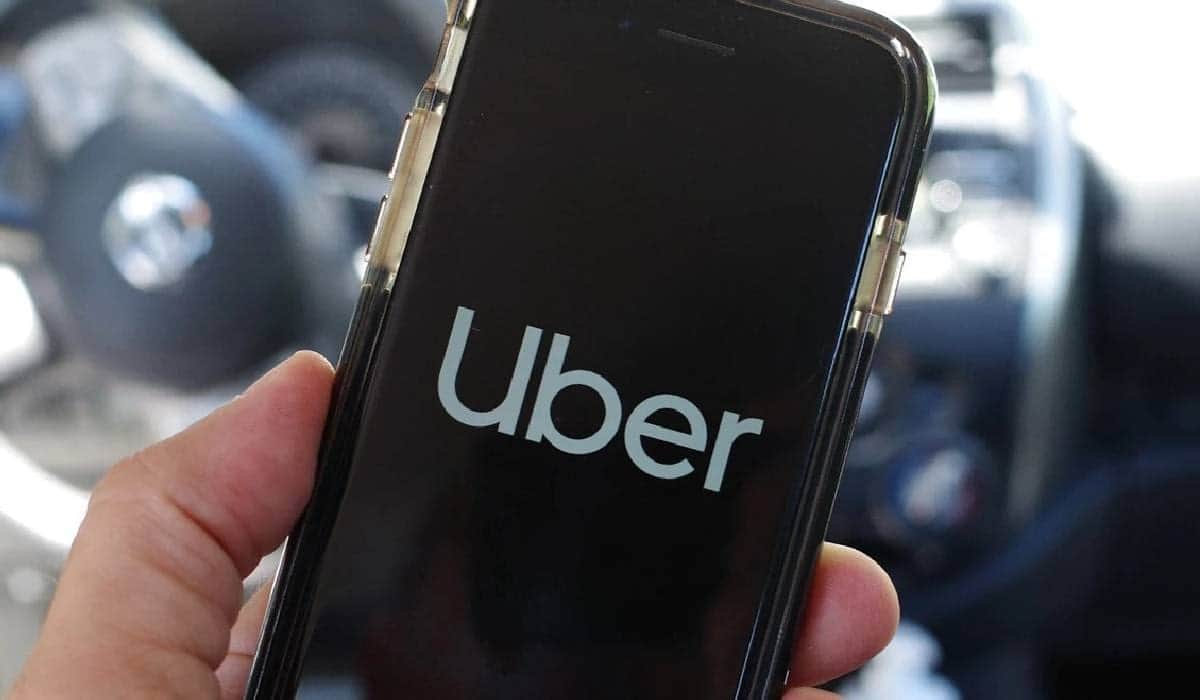 Socios de Uber denuncian que taxistas se infiltran en plataforma y que podría impugnarse la Ley de Movilidad