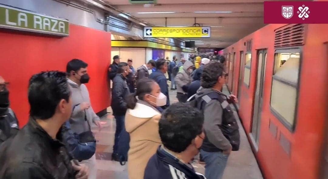 Video: Sheinbaum dice que mejora al Metro de Cdmx; gente le recuerda la Línea 12