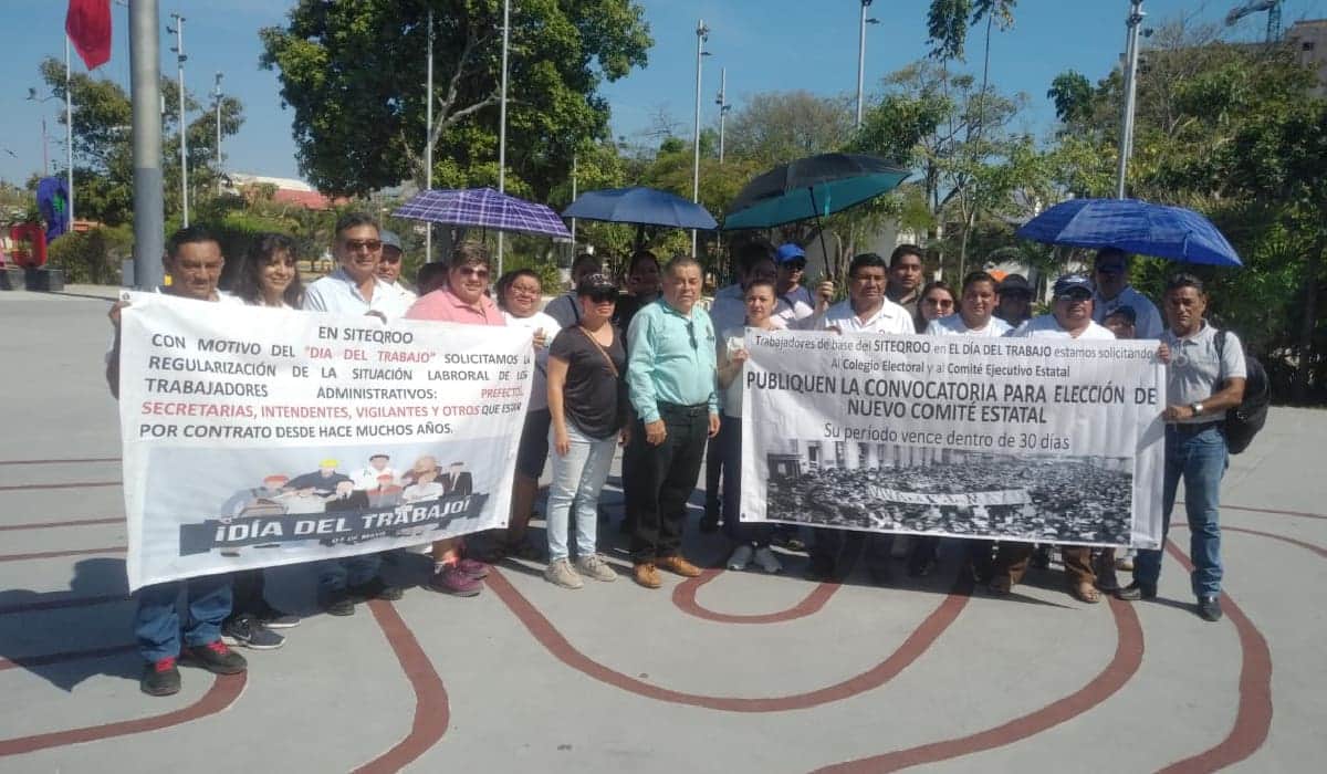 Protestan maestros en Cancún; exigen su base y que no continúe su lideresa sindical