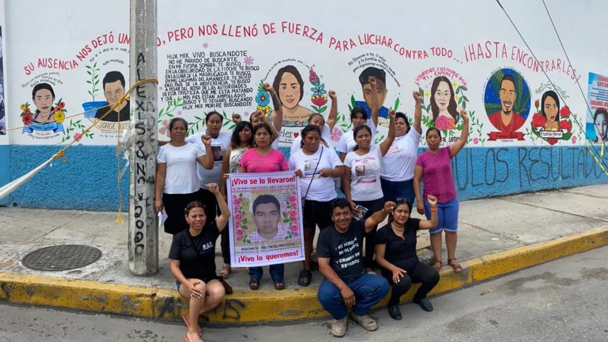 Madres Buscadoras de Q. Roo se hermanan con los padres de Ayotzinapa y anuncian nueva marcha