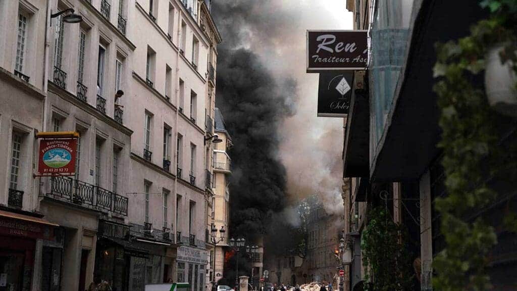 VIDEO: Fuerte explosión en París deja al menos 16 personas heridas