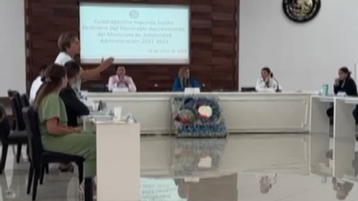 Escandaliza Laura Beristain en sesión de Cabildo