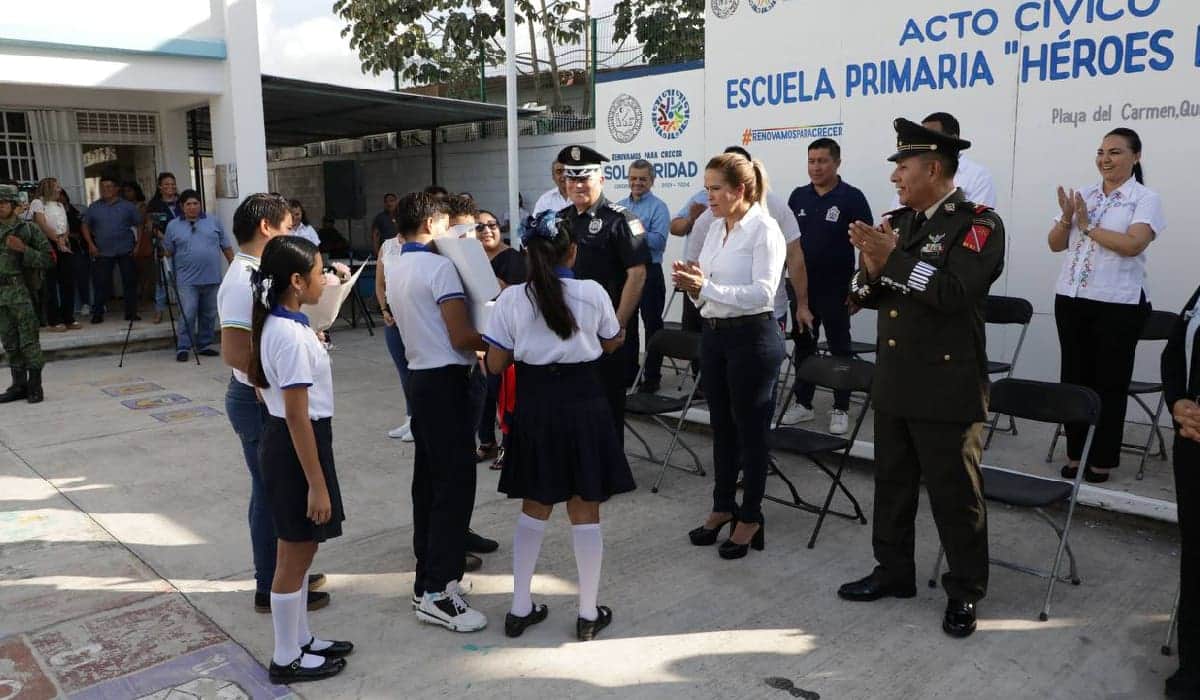 Lili Campos fomenta valores cívicos y patrios