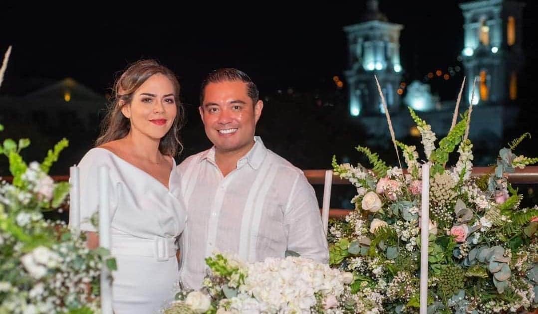 Síndico de Morena se casa en terraza del Ayuntamiento de Chilpancingo
