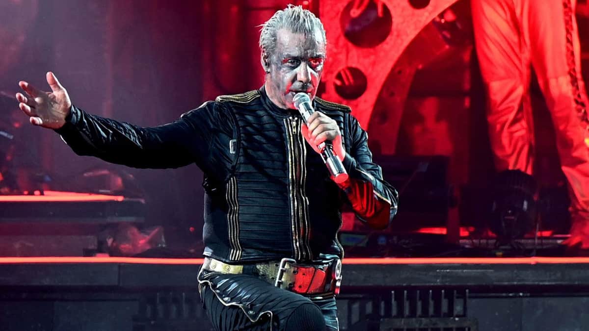 Till Lindemann, vocalista de Rammstein, desmiente ser culpable de abusos sexuales