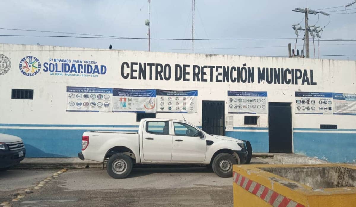 Asesinan a preso, tras aparente riña, en cárcel de Playa del Carmen