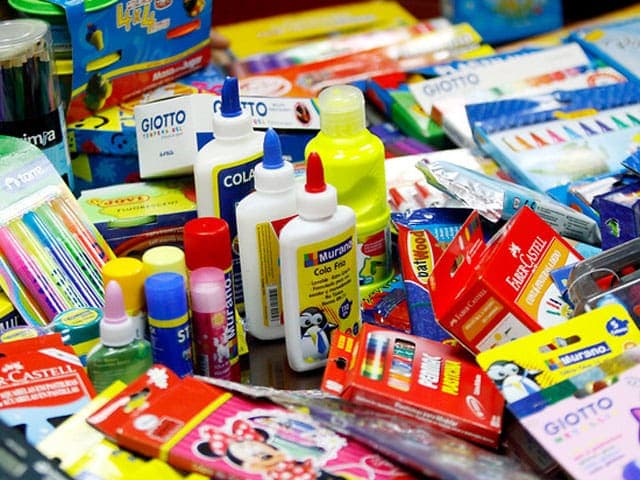 Indigna lista de útiles escolares por incluir 20kg de jabón, 50 rollos de papel y hasta pintura vinílica