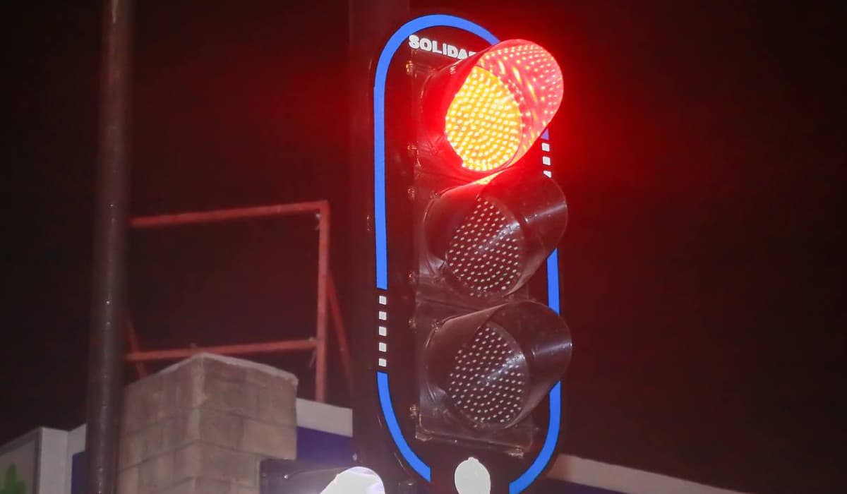 Lili Campos puso en operación los primeros semáforos en Puerto Aventuras