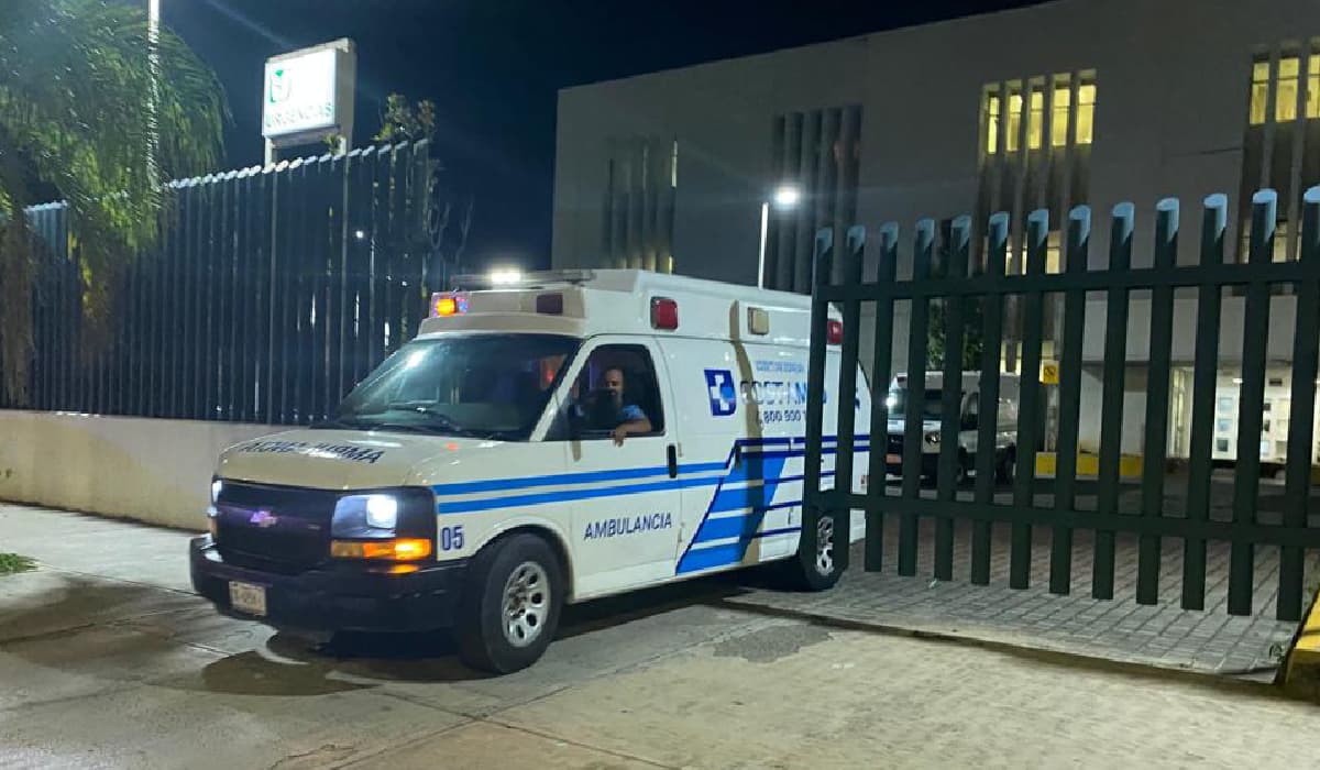 Cae trabe sobre cuatro trabajadores del Tren Maya en Playa del Carmen