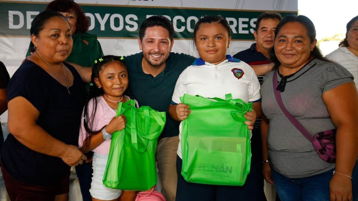 Inicia Renán Sánchez la entrega de más de 60 mil libretas escolares a niños y jóvenes estudiantes