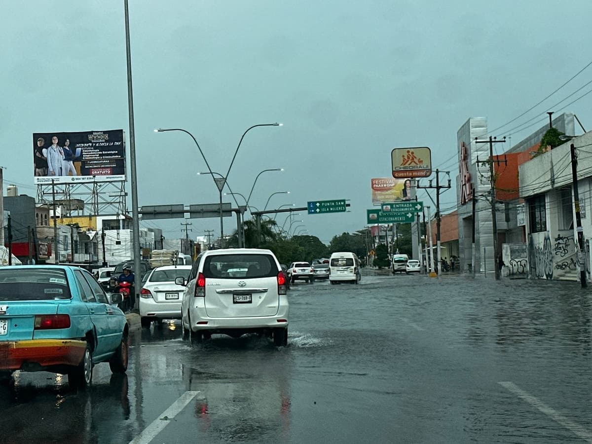 Depresión tropical "Diez" ya cruzó por Cozumel; se convertirá en la tormenta "Idalia"