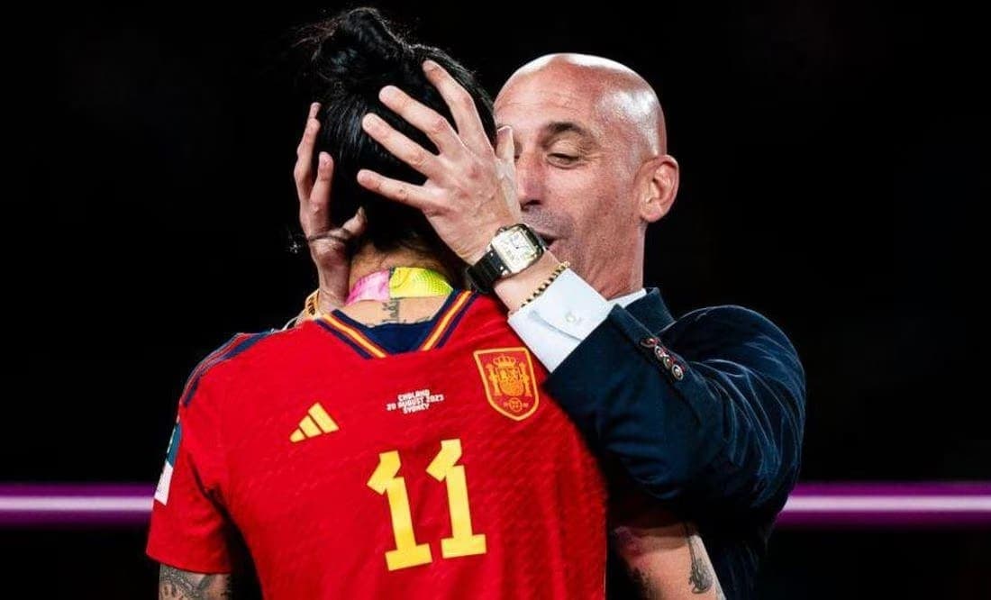 Luis Rubiales: FIFA suspende al jefe de la Federación Española de Fútbol por el beso a Jenni Hermoso