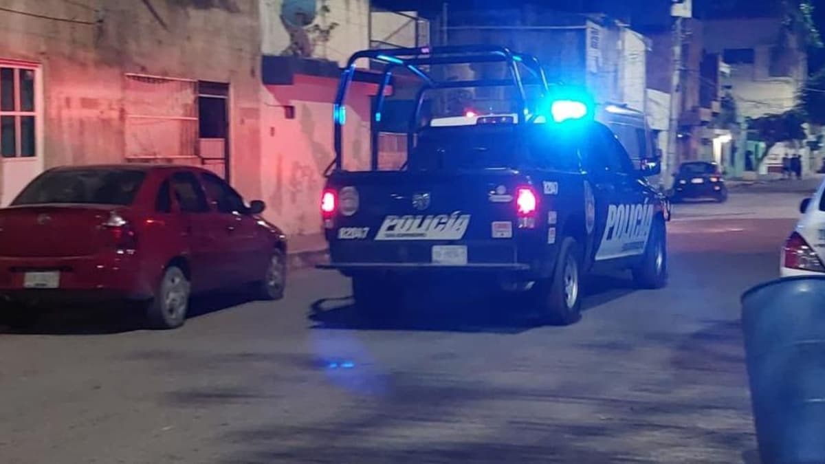 Muere una mujer al caerle una columna de concreto en Playa del Carmen; dormía en el patio, por falta de energía eléctrica