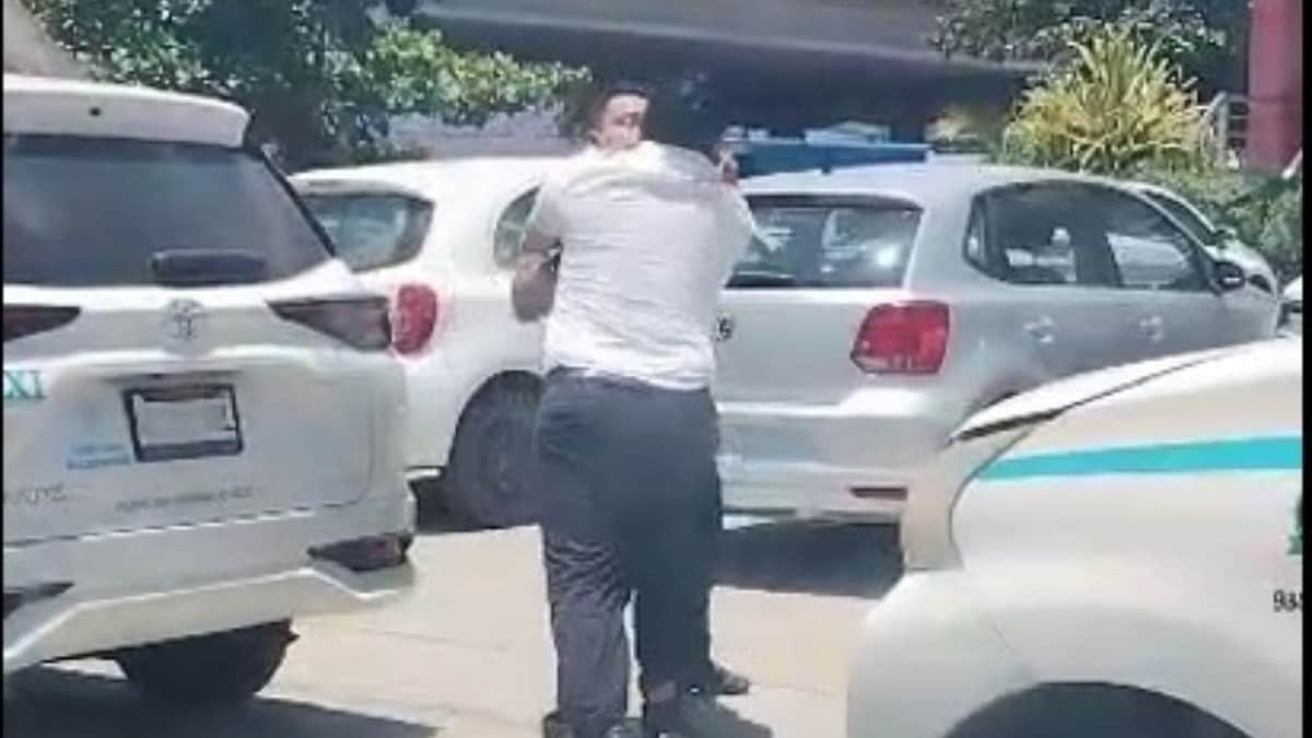 Taxistas de Playa del Carmen se agarran a golpes en la vía pública