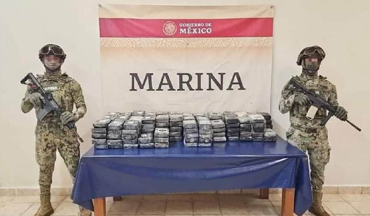 Aseguran 159 kilos de droga dentro de una embarcación volcada en Puerto Aventuras