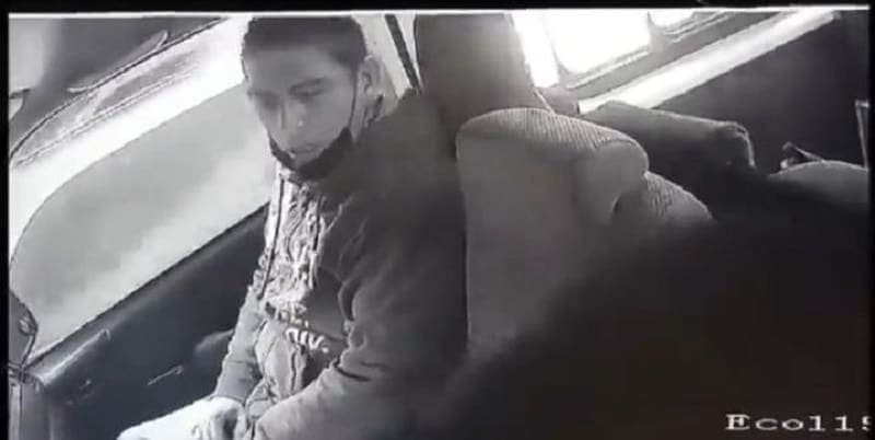 Video: Ratero regaña a chofer de combi por llevar poquito dinero