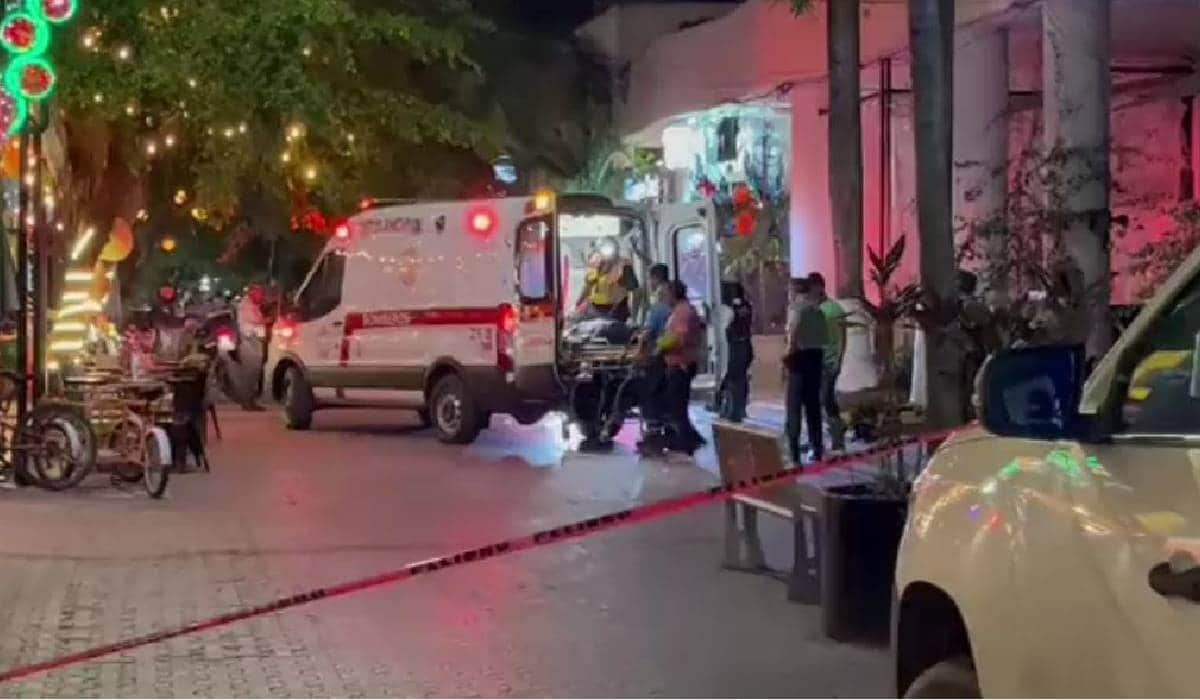 Disparan contra una persona en la Quinta Avenida de Playa del Carmen