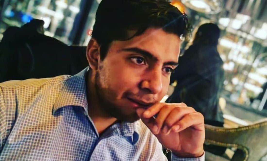 "No soy mesero": Paco, el de las empanadas, aclara cuál es su cargo en antro donde trabaja